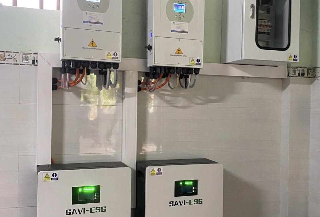 Hệ lưu trữ Inverter Deye+ Pin lưu trữ SAVI-ESS