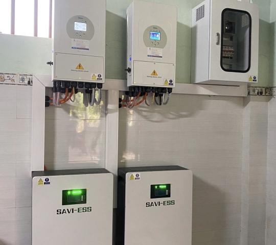 Hệ lưu trữ Inverter Deye+ Pin lưu trữ SAVI-ESS