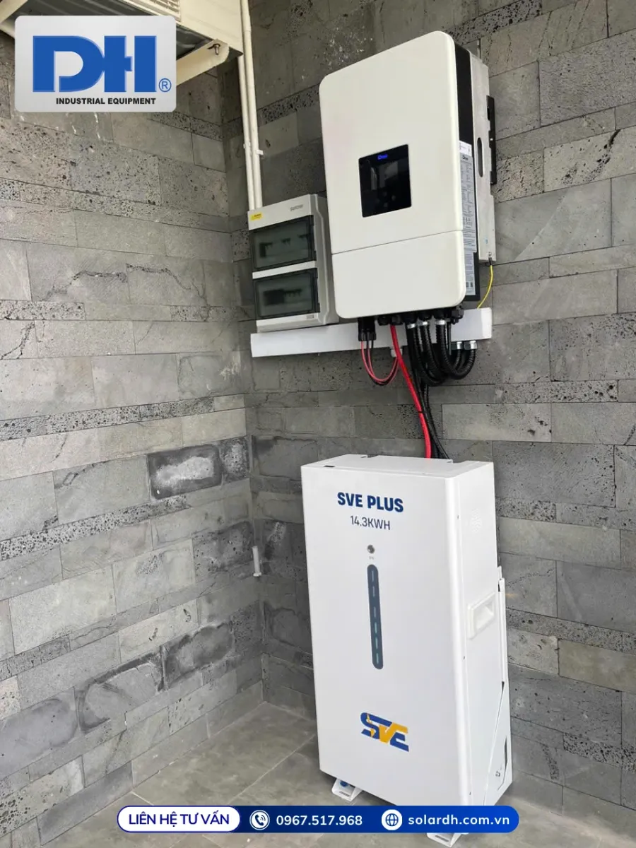 Hybrid inverter Deye lắp pin lưu trữ SVE