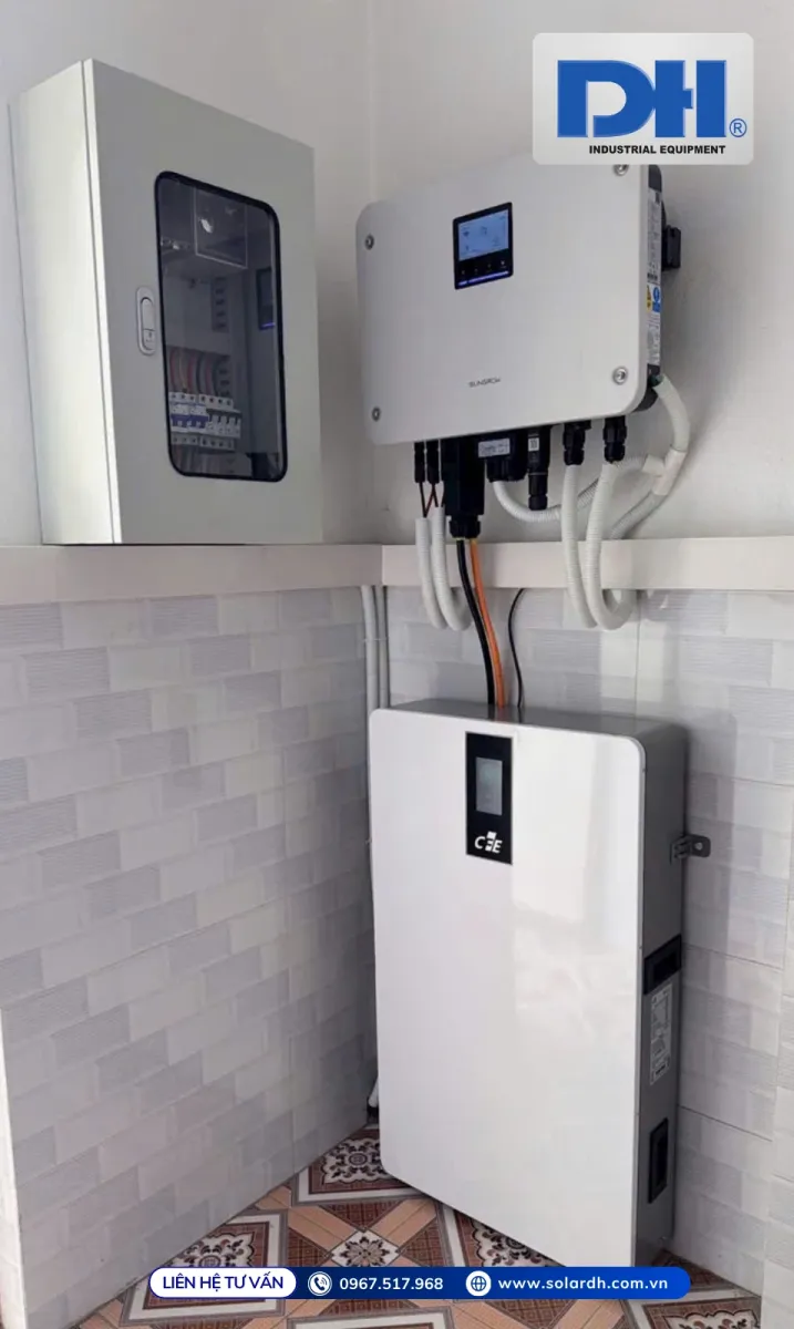 Ảnh thực tế MG10RL lắp với pin lưu trữ CFE
