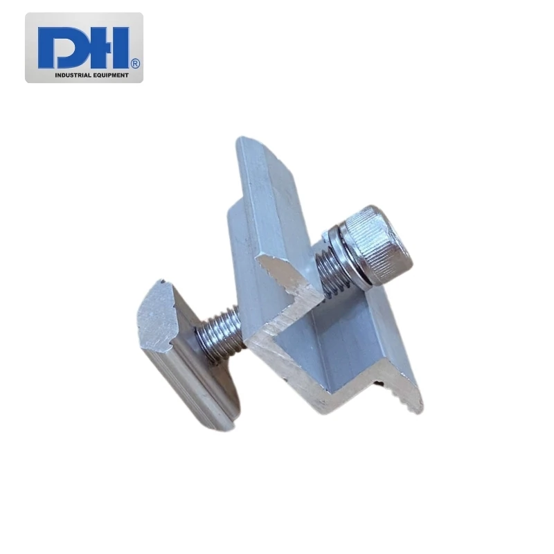 Kẹp giữa tấm Pin mặt trời