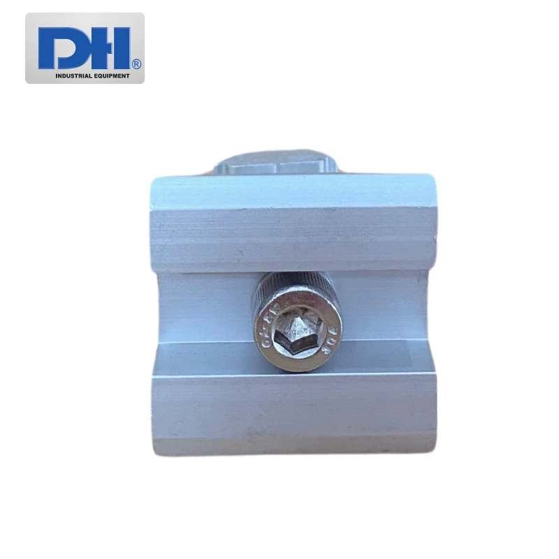 Kẹp giữa tấm Pin mặt trời