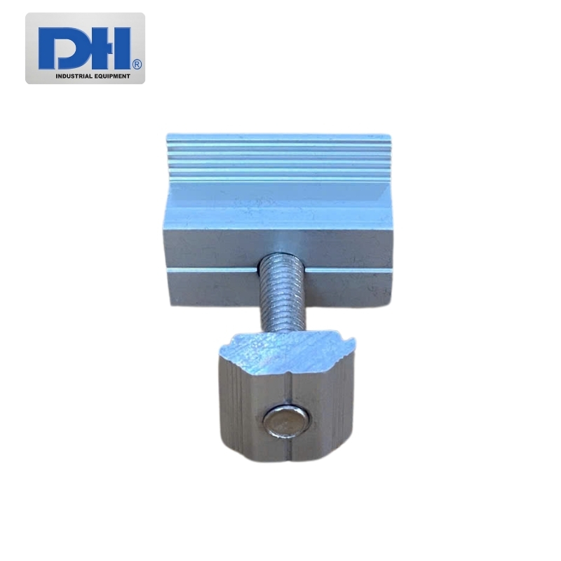 Kẹp giữa tấm Pin mặt trời