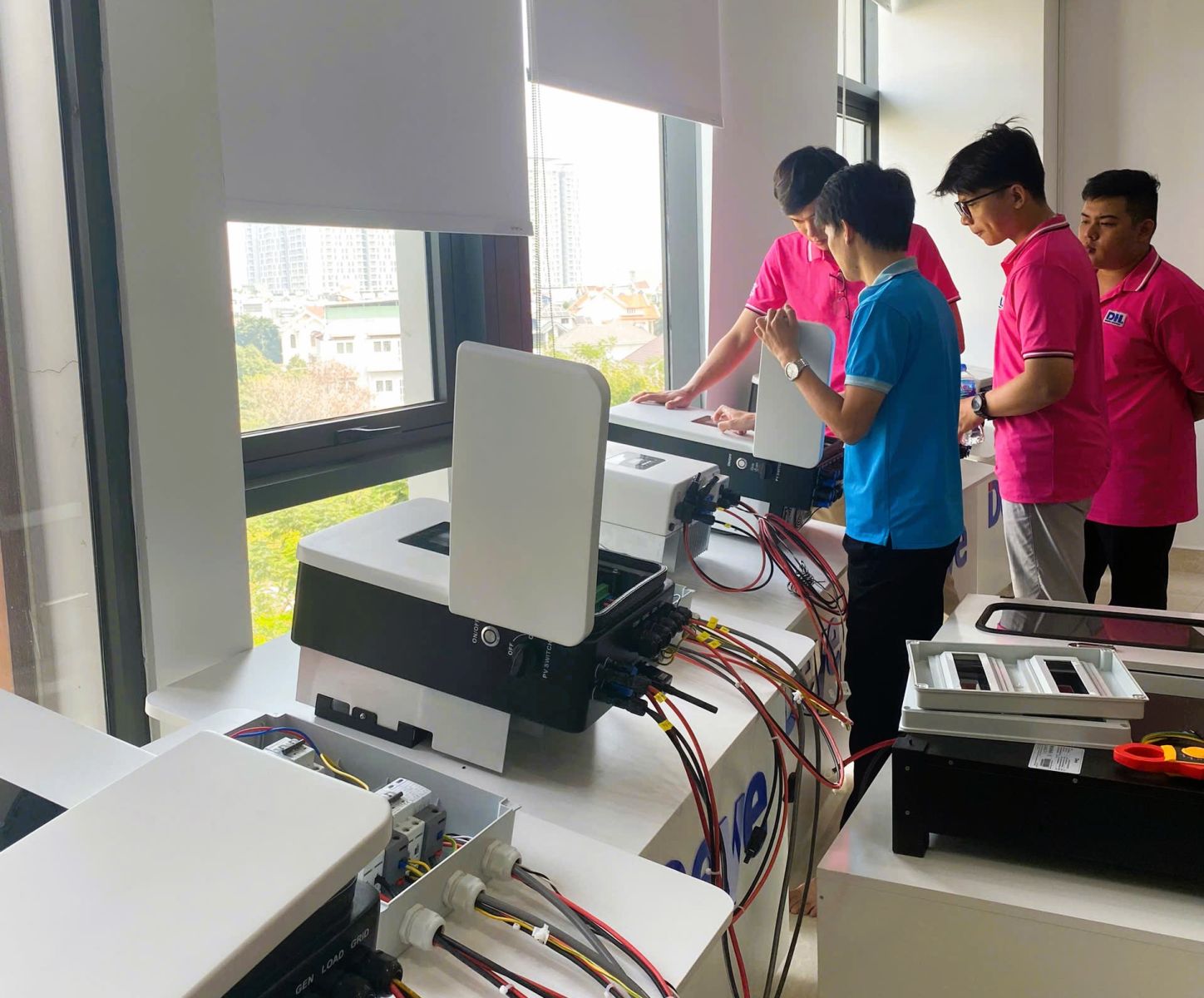 Solar và Deye cùng trao đổi kỹ thuật với nhau