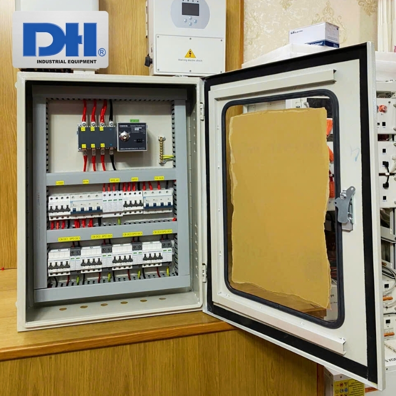 Các thiết bị trong tủ điện Hybrid 20kW 