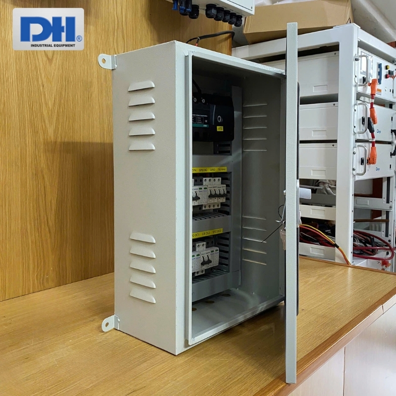 Các thiết bị của tủ điện Hybrid 6-8kW